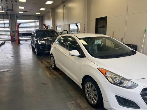 Ceramic White 2017 Hyundai Elantra GT BASE