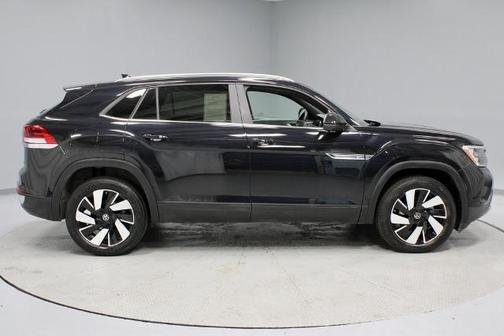 2025 Volkswagen Atlas Cross Sport 2.0T SE W/ TECHNOLOGY