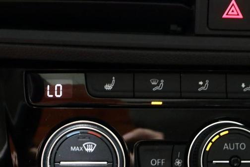 Deep Black Pearl Effect 2019 Volkswagen Jetta 1.4T SEL
