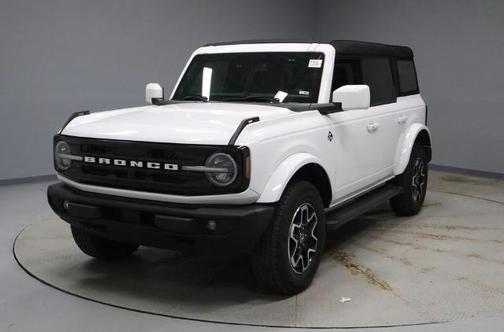 OXFORD WHITE 2024 Ford Bronco OUTER BANKS