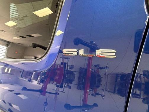 Ultra Blue Metallic 2023 GMC Acadia SLE