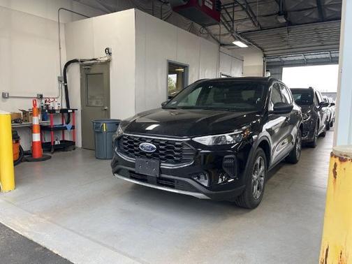 AGATE BLACK METALLIC 2025 Ford Escape ST-LINE