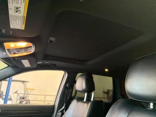 Diamond Black 2019 Jeep Grand Cherokee LAREDO