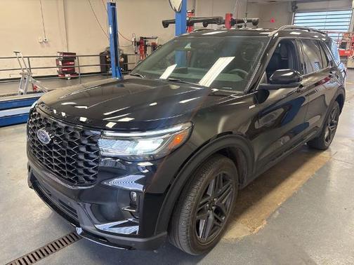 AGATE BLACK METALLIC 2025 Ford Explorer ST-LINE