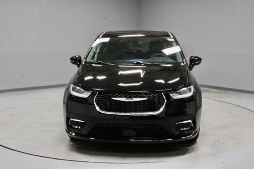 2024 Chrysler Pacifica Touring-L