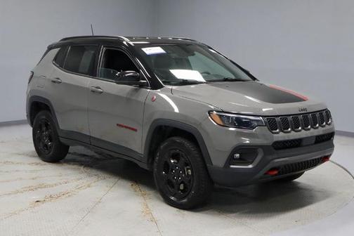 Sting Gray Clearcoat 2024 Jeep Compass TRAILHAWK