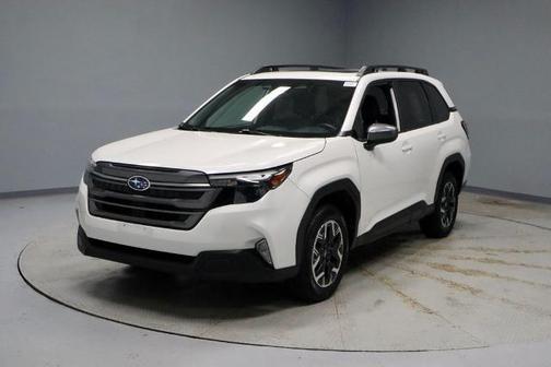 Crystal White Pearl 2025 Subaru Forester PREMIUM