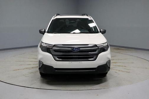 Crystal White Pearl 2025 Subaru Forester PREMIUM