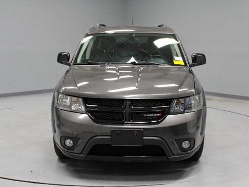 Granite Pearlcoat 2019 Dodge Journey SE