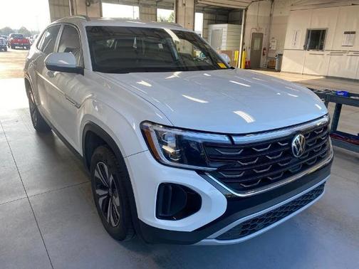Pure White 2024 Volkswagen Atlas Cross Sport 2.0T SE