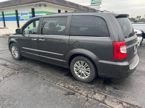 2015 Chrysler Town & Country Touring-L