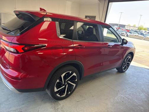 2023 Mitsubishi Outlander SE
