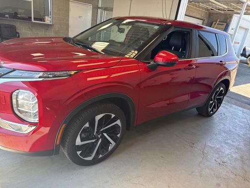 2023 Mitsubishi Outlander SE
