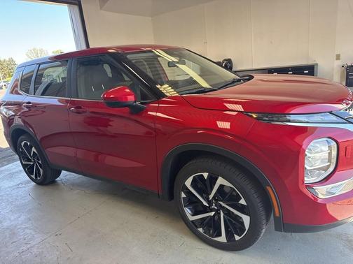 2023 Mitsubishi Outlander SE