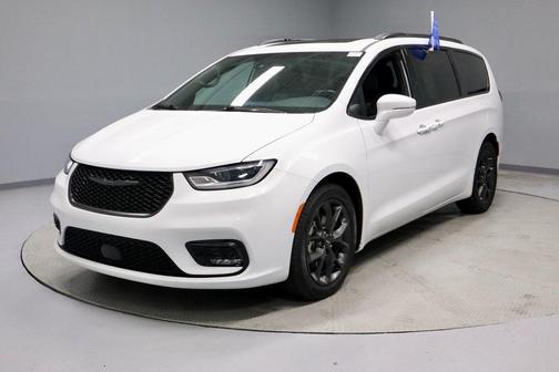 2021 Chrysler Pacifica Touring-L