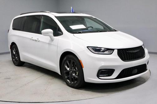 2021 Chrysler Pacifica Touring-L