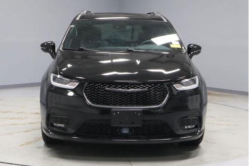 Diamond Black 2025 Chrysler Pacifica LIMITED