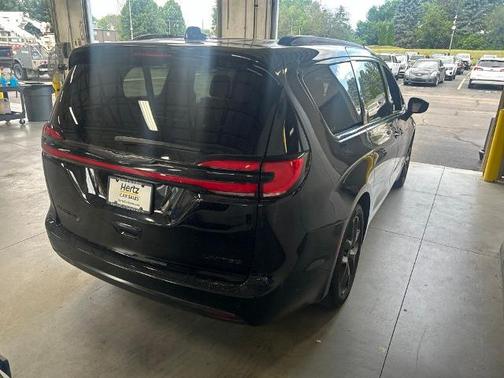 Diamond Black 2025 Chrysler Pacifica LIMITED