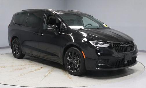 Diamond Black 2025 Chrysler Pacifica LIMITED