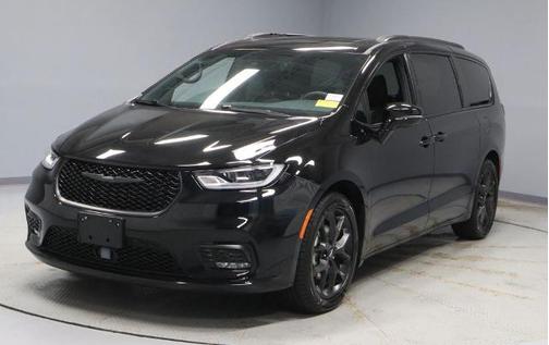 Diamond Black 2025 Chrysler Pacifica LIMITED