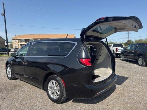 2023 Chrysler Pacifica Touring-L