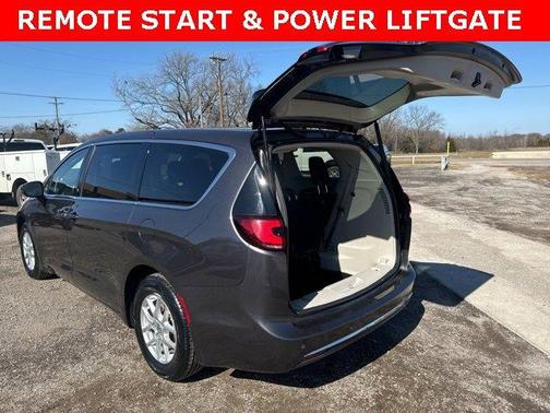 2023 Chrysler Pacifica Touring-L