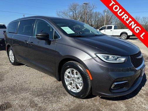 2023 Chrysler Pacifica Touring-L