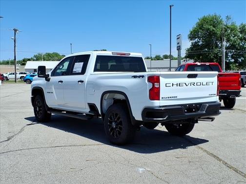 Summit White 2026 Chevrolet Silverado 2500 Custom
