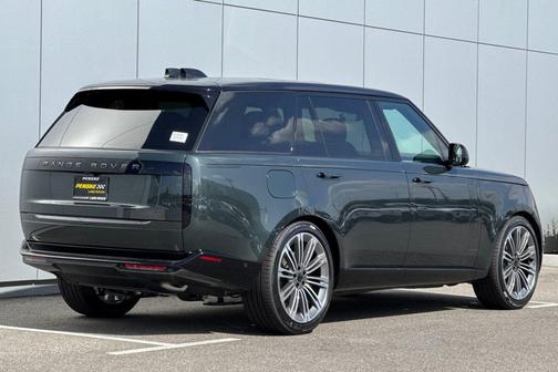Belgravia Green Metallic 2026 Land Rover Range Rover P400 SE 7 Seat