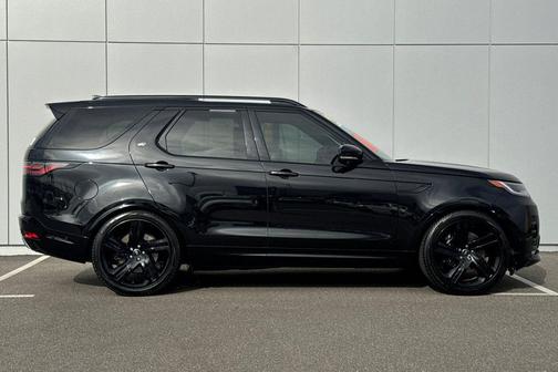Santorini Black Metallic 2024 Land Rover Discovery P360 Metropolitan Edition