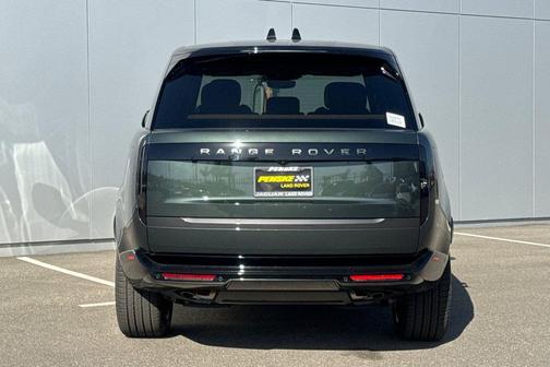 Belgravia Green Metallic 2026 Land Rover Range Rover P530 SE