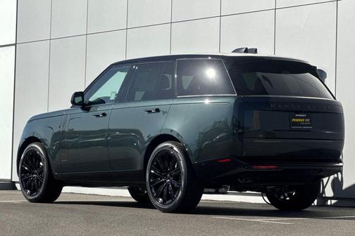Belgravia Green Metallic 2026 Land Rover Range Rover P530 SE
