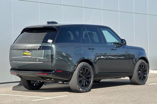 Belgravia Green Metallic 2026 Land Rover Range Rover P530 SE