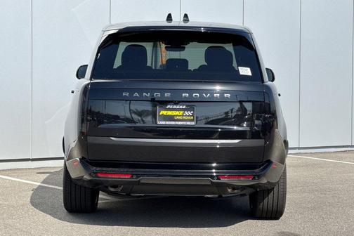 Santorini Black Metallic 2026 Land Rover Range Rover P400 SE