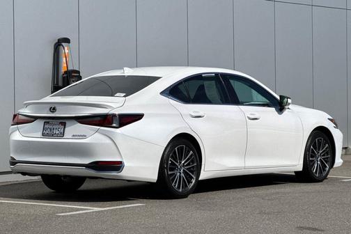 Eminent White Pearl 2023 Lexus ES 300h Premium