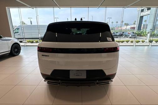 2026 Land Rover Range Rover Sport SE