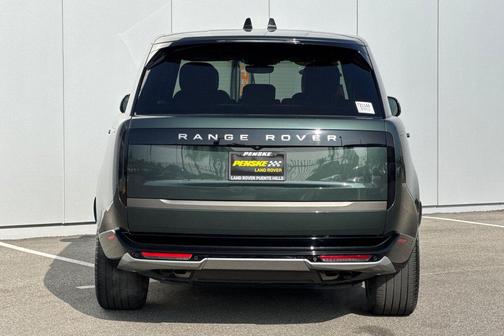Belgravia Green Metallic 2023 Land Rover Range Rover P530 SE