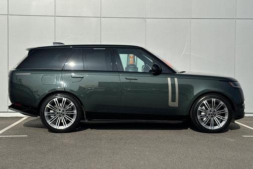 Belgravia Green Metallic 2023 Land Rover Range Rover P530 SE
