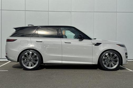 2026 Land Rover Range Rover Sport SE