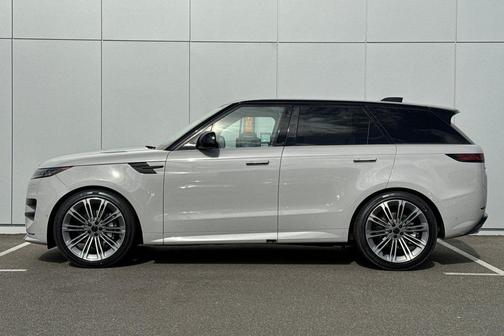 2026 Land Rover Range Rover Sport SE