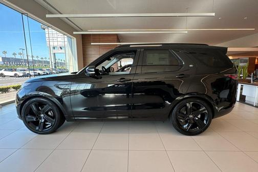 Santorini Black Metallic 2026 Land Rover Discovery Dynamic SE