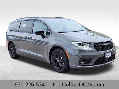 2025 Chrysler Pacifica Hybrid Premium S Appearance Pkg