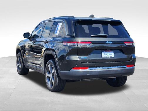 Rocky Mountain Pearlcoat 2024 Jeep Grand Cherokee 4xe Base