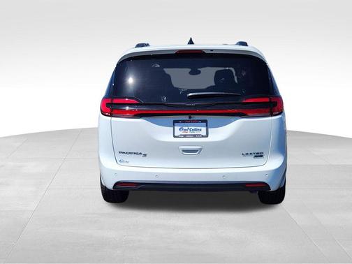 Bright White Clearcoat 2026 Chrysler Pacifica Limited