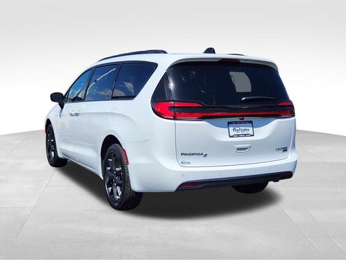Bright White Clearcoat 2026 Chrysler Pacifica Limited