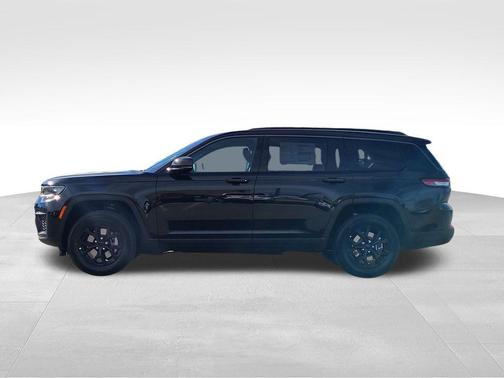 Diamond Black Crystal Pearlcoat 2026 Jeep Grand Cherokee L Altitude