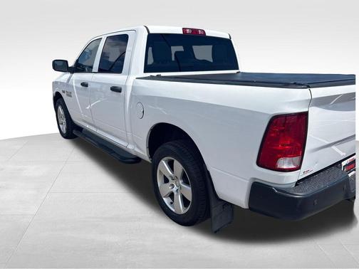 Bright White Clearcoat 2018 RAM 1500 ST