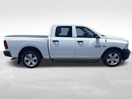 Bright White Clearcoat 2018 RAM 1500 ST