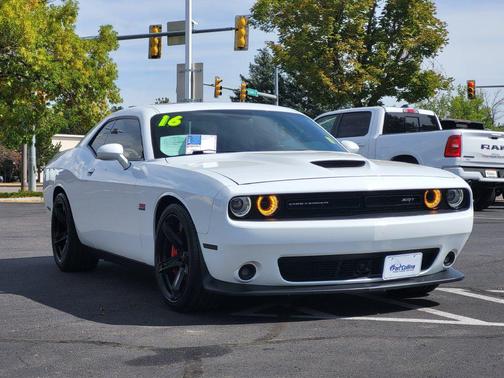 Bright White Clearcoat 2016 Dodge Challenger SRT 392