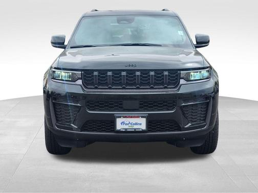 Diamond Black Crystal Pearlcoat 2026 Jeep Grand Cherokee Altitude